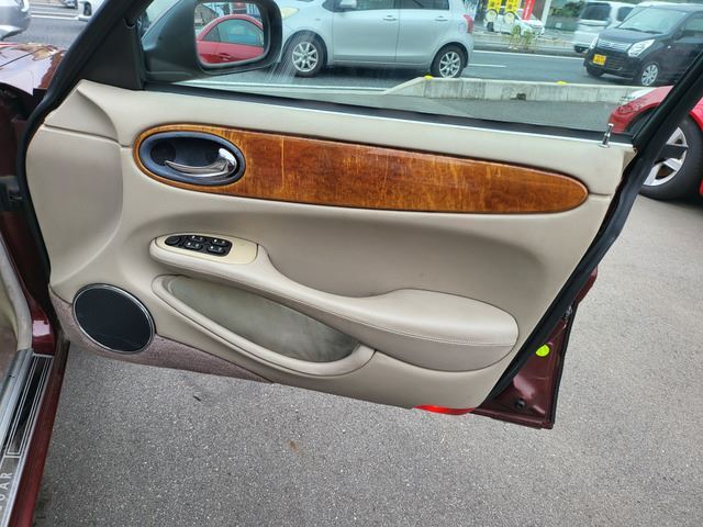 صورة مصغرة 32 لـ 1999 Jaguar XJ