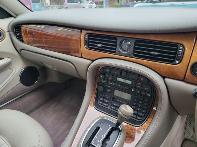 صورة مصغرة 34 لـ 1999 Jaguar XJ