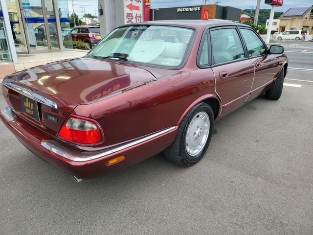1999 Jaguar XJ — фото 10