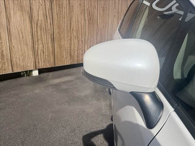 2011 Toyota PRIUS ALPHA 缩略图 26