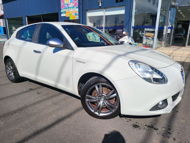 2015 ALFA Romeo GIULIETTA 照片 1