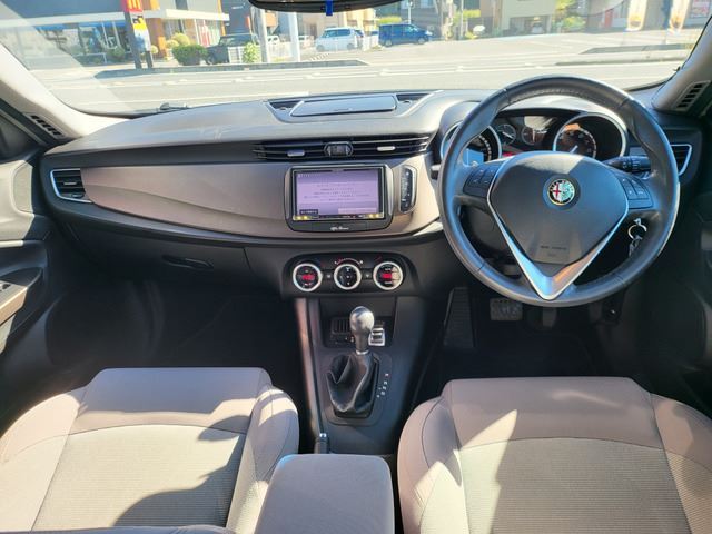 2015 ALFA Romeo GIULIETTA 照片 3