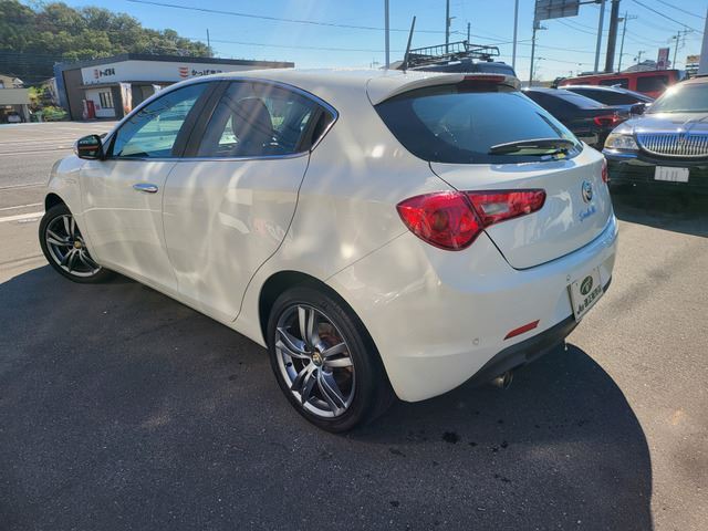 2015 ALFA Romeo GIULIETTA 缩略图 15