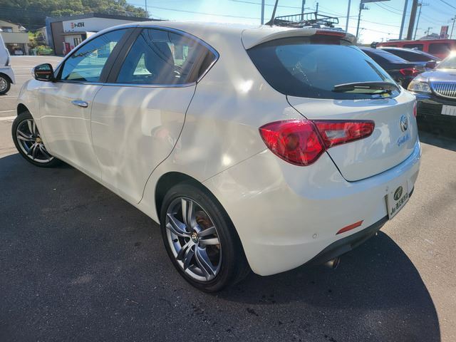 2015 ALFA Romeo GIULIETTA 照片 2