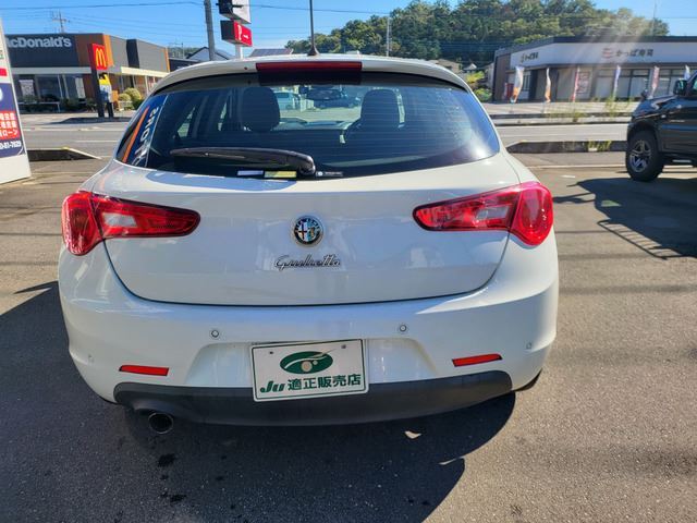 2015 ALFA Romeo GIULIETTA 缩略图 16