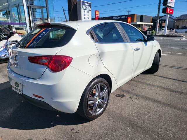 2015 ALFA Romeo GIULIETTA 缩略图 17