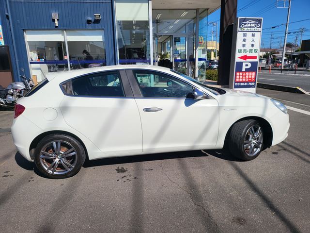 2015 ALFA Romeo GIULIETTA 缩略图 18