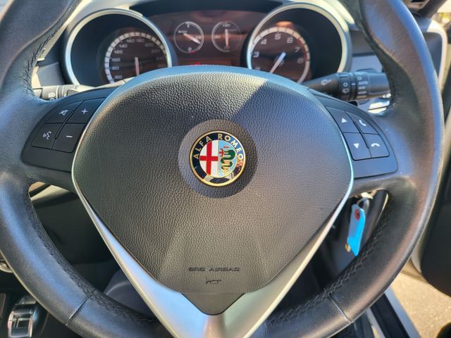 2015 ALFA Romeo GIULIETTA 缩略图 23