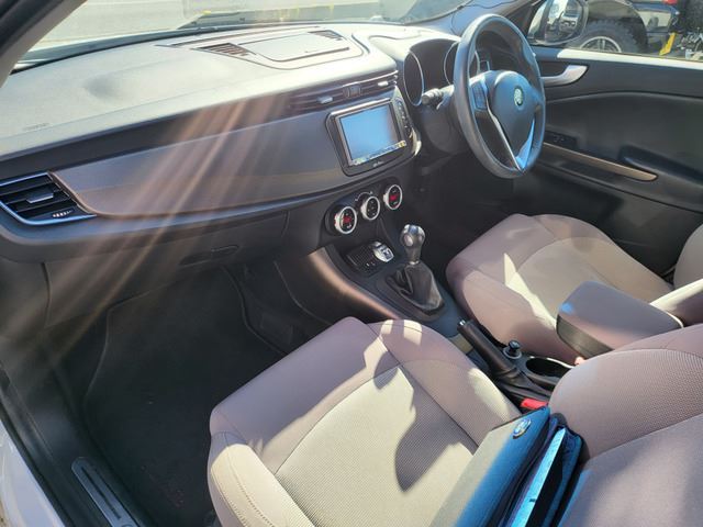 2015 ALFA Romeo GIULIETTA 照片 9