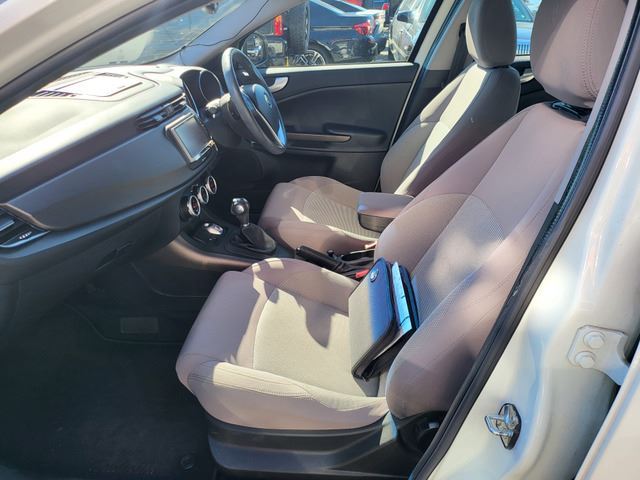 2015 ALFA Romeo GIULIETTA 照片 8