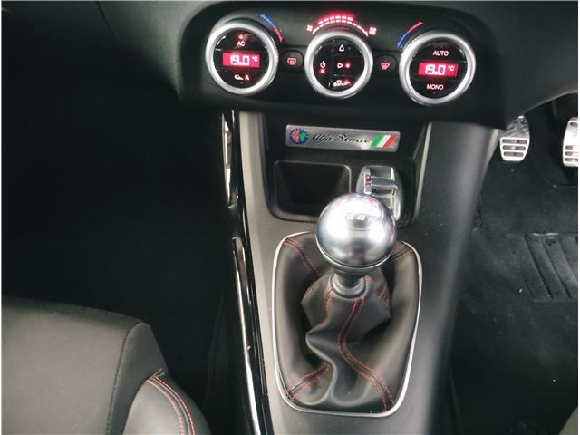 2012 ALFA Romeo GIULIETTA — миниатюра 52