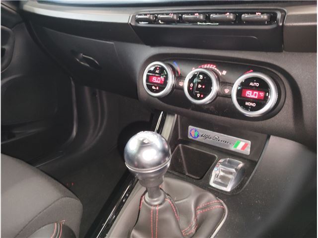 2012 ALFA Romeo GIULIETTA — миниатюра 59