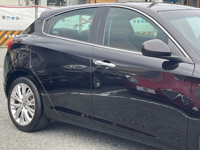 2017 ALFA Romeo GIULIETTA 缩略图 12