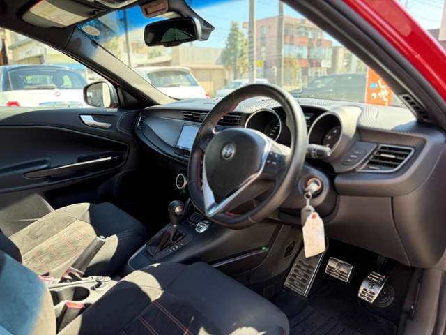 2017 ALFA Romeo GIULIETTA 照片 3