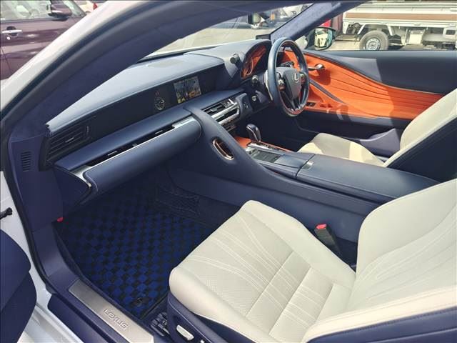 2017 Lexus LC — миниатюра 14