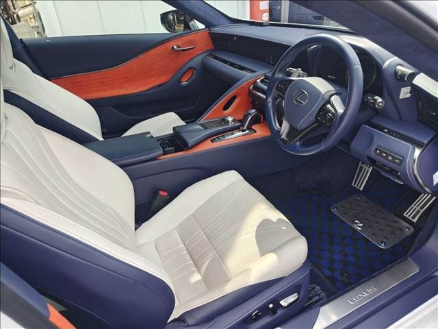 2017 Lexus LC — миниатюра 11
