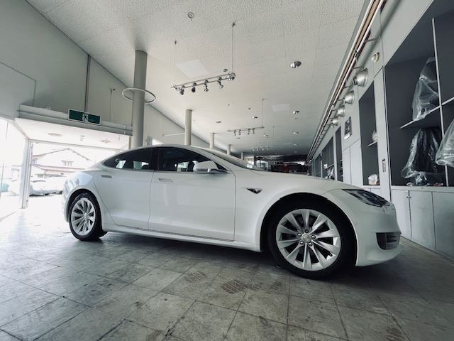 2017 Tesla MODEL S photo 9