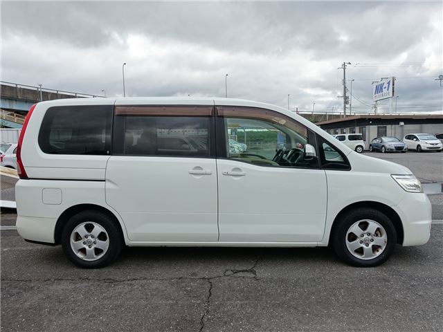 2009 Nissan SERENA 照片 4