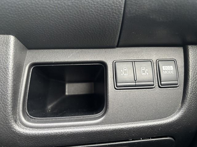 2013 Nissan SERENA 缩略图 16