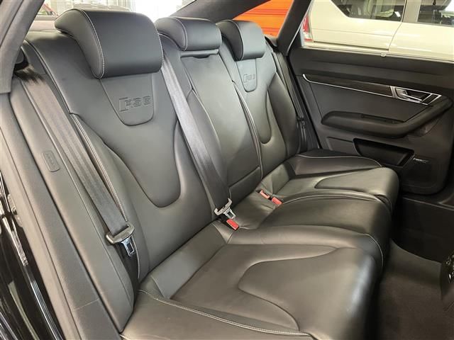 صورة مصغرة 24 لـ 2010 AUDI RS6