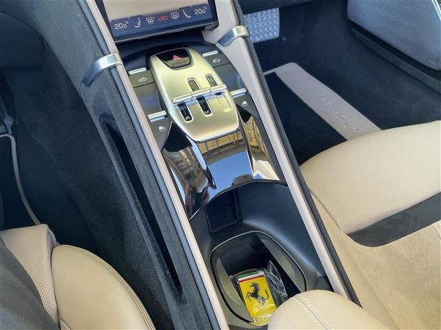 صورة مصغرة 10 لـ 2025 Ferrari ROMA
