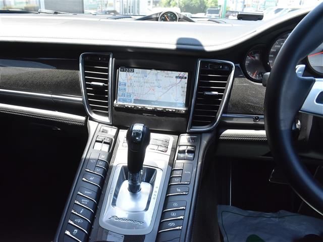 2015 Porsche PANAMERA 缩略图 24