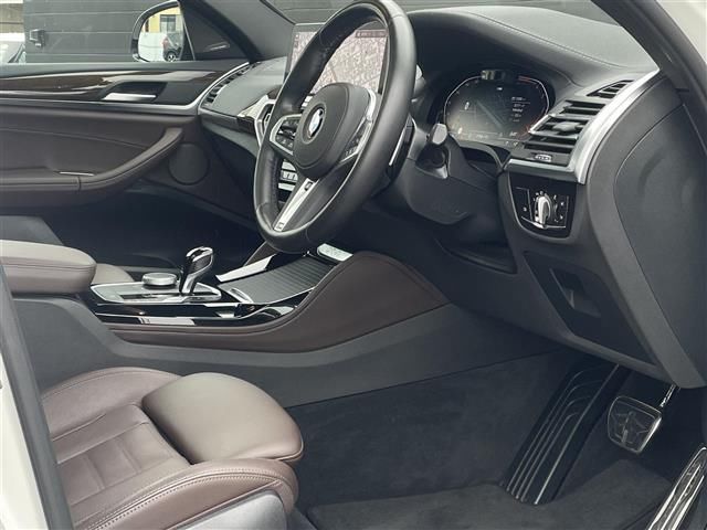 صورة 8 لـ 2023 BMW X4