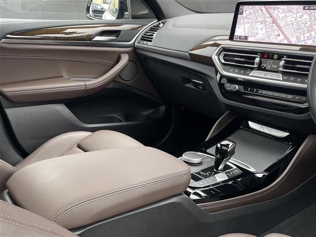 صورة 7 لـ 2023 BMW X4