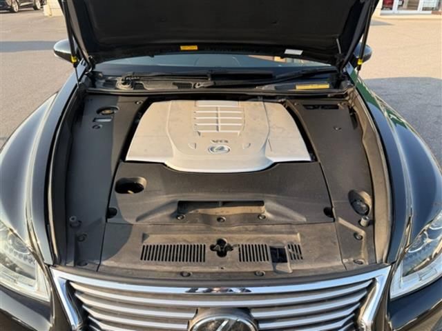 2016 Lexus LS photo 3