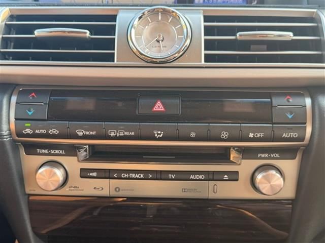 2016 Lexus LS photo 10
