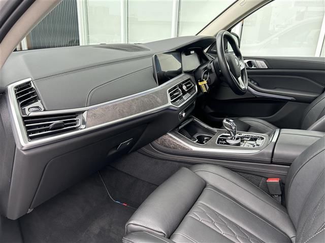 2020 BMW X7 — миниатюра 22