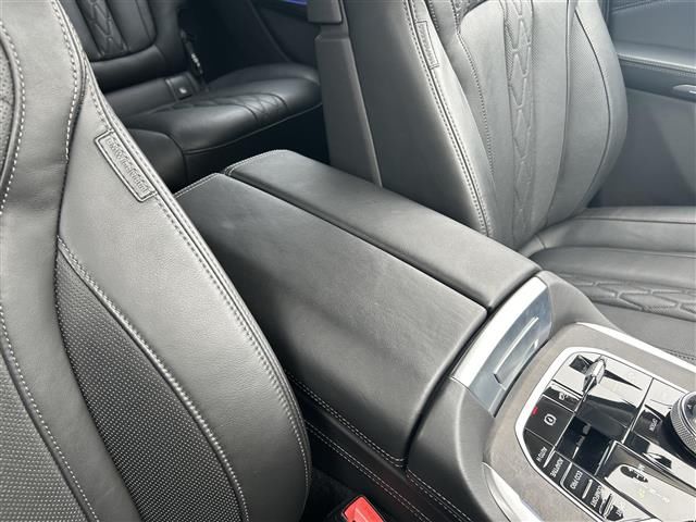 2020 BMW X7 — миниатюра 20