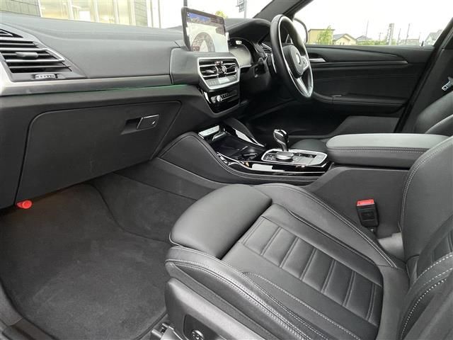 صورة 8 لـ 2023 BMW X4