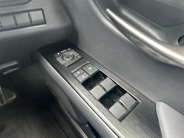 2018 Lexus UX thumbnail 22