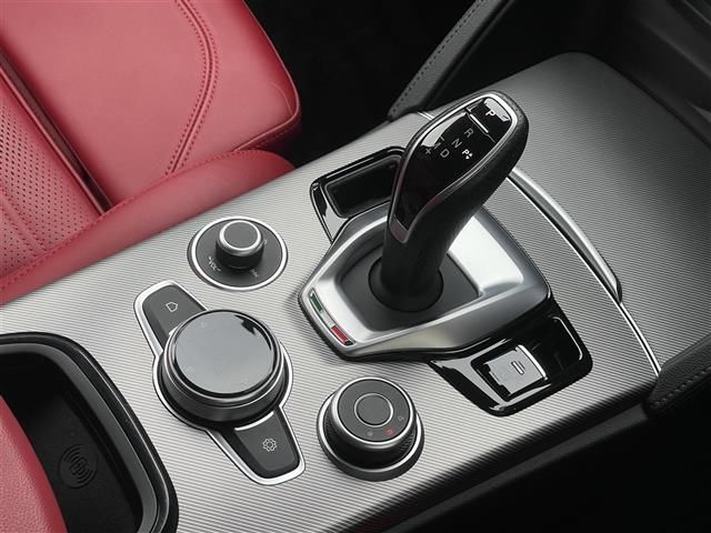 2023 ALFA Romeo STELVIO 缩略图 24