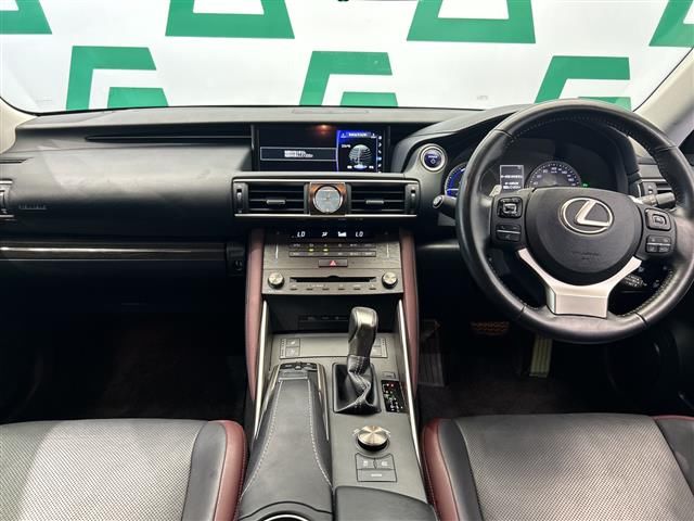 2019 Lexus IS photo 3
