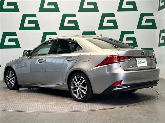 2019 Lexus IS photo 2