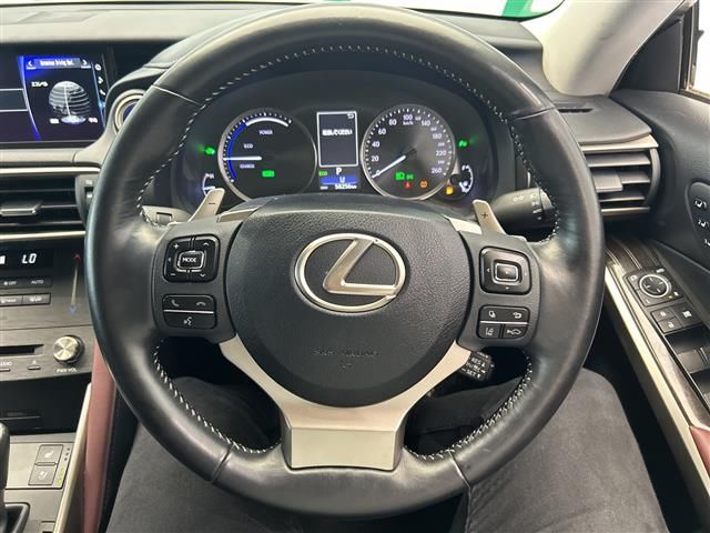 2019 Lexus IS photo 8