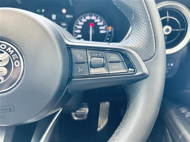 2023 ALFA Romeo STELVIO — миниатюра 7