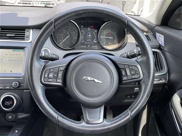 صورة 10 لـ 2018 Jaguar E-PACE