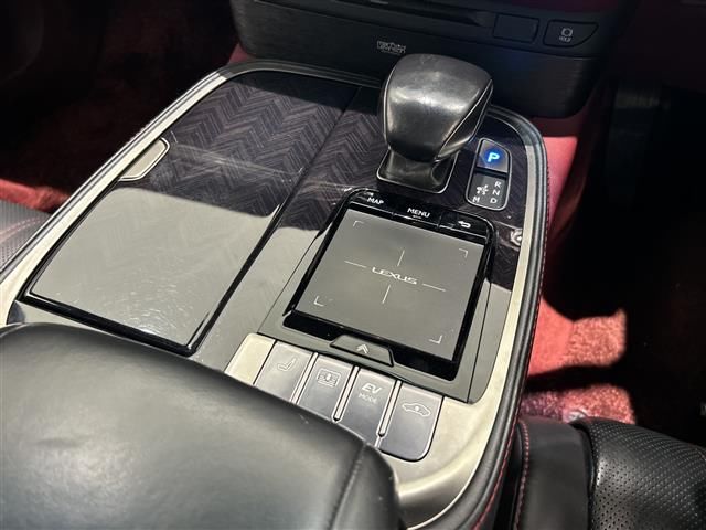 2019 Lexus LS photo 9
