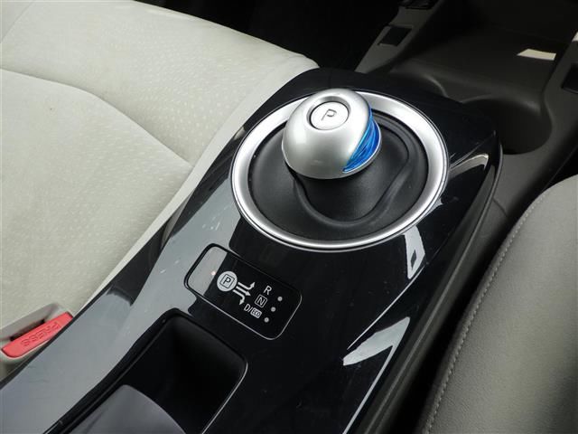 2011 Nissan LEAF — миниатюра 13