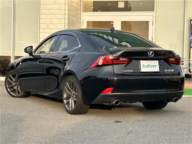 2016 Lexus IS photo 2
