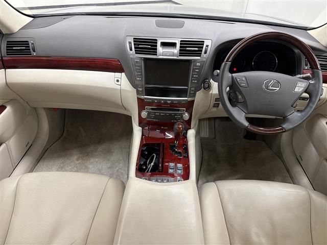 2011 Lexus LS photo 3