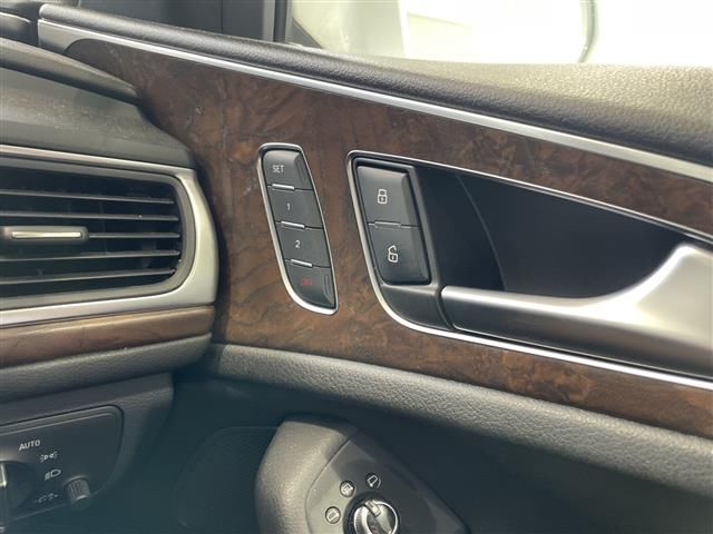 صورة مصغرة 24 لـ 2011 AUDI QUATTRO