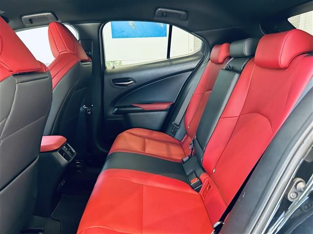 2019 Lexus UX — миниатюра 24