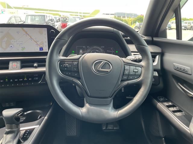 2023 Lexus UX photo 3