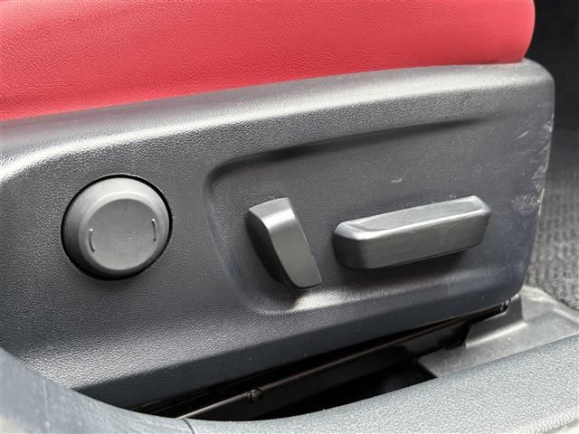 2021 Lexus IS photo 10