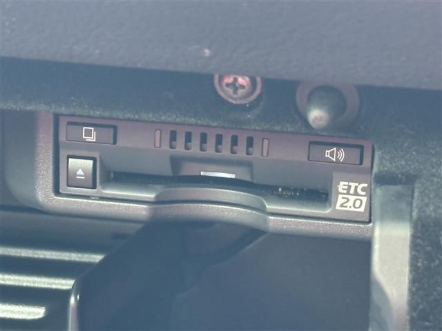 2021 Lexus IS photo 9