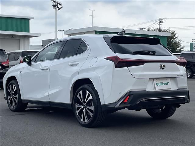 2023 Lexus UX photo 2